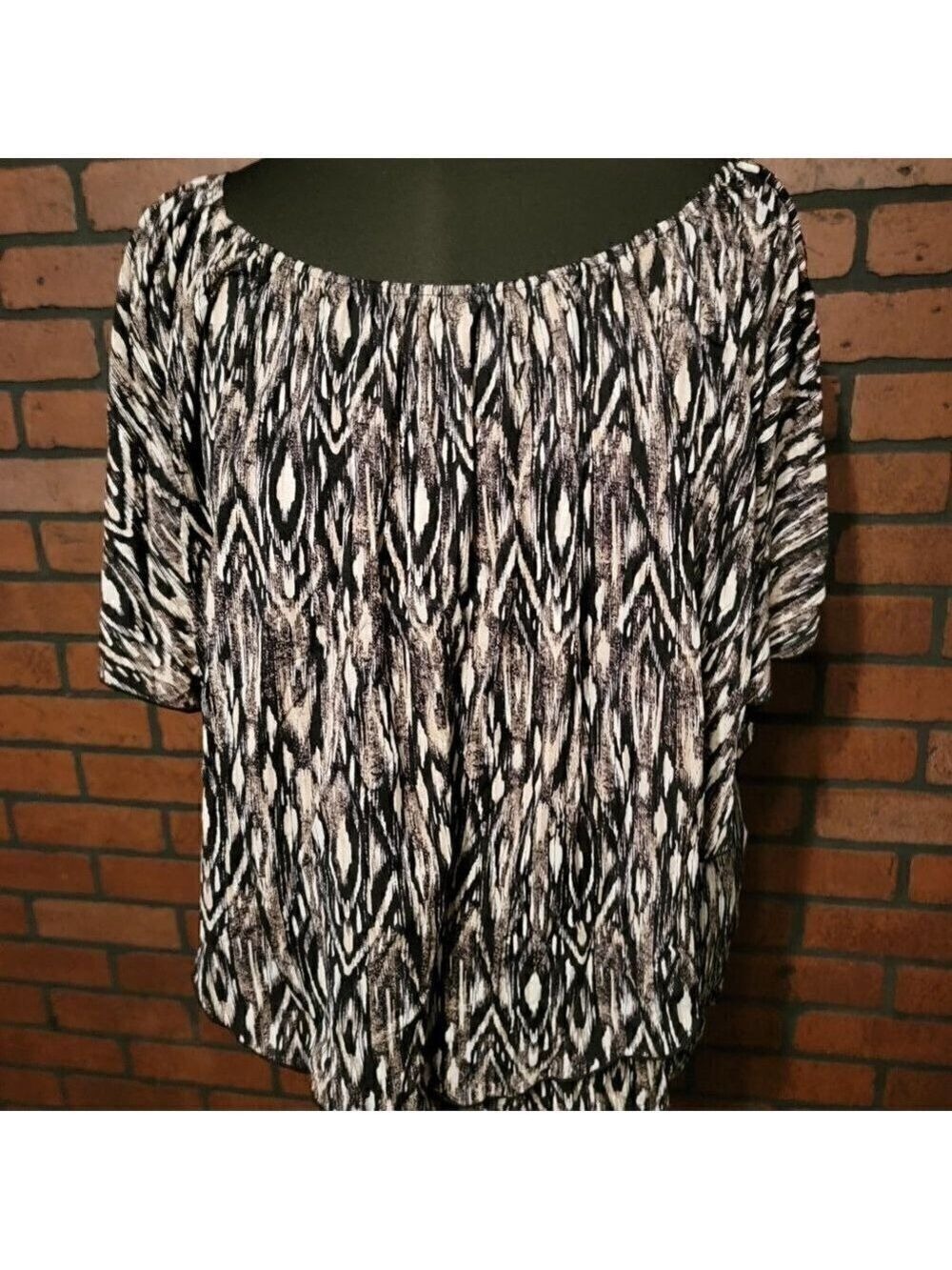 Madison Cape/poncho top over sleeveless top size XL.
